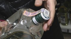 Od januára sa na Slovensku môže predávať alkohol vo fľaši len s novou kontrolnou známkou