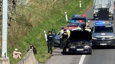 Veľká pátracia akcia na západnom Slovensku. Muž na úteku je vodičom prenasledovaného auta