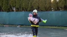 Ľuďom v Sliači musia nosiť ohrievače. Situácia je v meste stále vážna