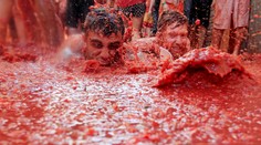 Španieli sa obhadzovali paradajkami. Schytal to každý