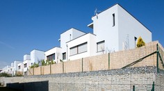 Podnikateľ postavil luxusné byty a vily celej dedine, v ktorej vyrastal