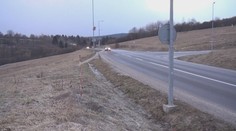 Postavili domy a teraz sa boja pustiť deti z domu pešo. Nikde v okolí nie sú autobusové zastávky