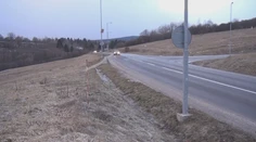 Postavili domy a teraz sa boja pustiť deti z domu pešo. Nikde v okolí nie sú autobusové zastávky