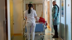 Po očkovaní je polroka na PN-ke a chce odškodné. Dokázať, že za to môže vakcína, je takmer nemožné