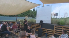 Do baru chodia už aj precvičovať mozgové bunky. V Nitre sú čoraz viac populárne vedomostné kvízy