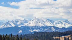 Meteorológovia varujú pred extrémne silným vetrom v oblasti Tatier, vydali najvyšsiu výstrahu