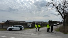 V Plaveckom Štvrtku budujú dezinfekčné brány a zátarasy. Pre slintačku obmedzili prejazd do obce