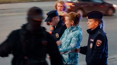 Na úrad pre nábor hodili Molotovov koktail, v Rusku zatkli cez tisíc protestujúcich proti mobilizácii