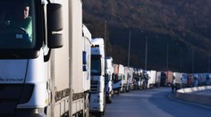 Na grécko-bulharských hraniciach uviazli stovky áut a kamiónov