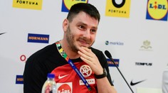 Hamšík aj špinavé veci odovzdával poskladané. Kustód Slovákov zdravil mamu do kamery, sľúbil beatbox i tanec