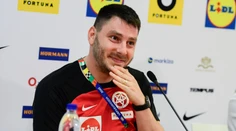 Hamšík aj špinavé veci odovzdával poskladané. Kustód Slovákov zdravil mamu do kamery, sľúbil beatbox i tanec