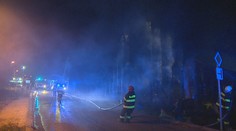 Horiaca sýpka v Nitre vyhnala ľudí uprostred noci na ulicu. Keď k nej hasiči prišli, strecha už bola preč