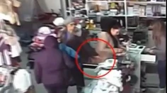 "Kradoška" roka! Ani kamery nepomohli