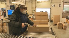 Pribúda sťažností na meškajúce zásielky. Kuriérske firmy hlásia výpadky zamestnancov