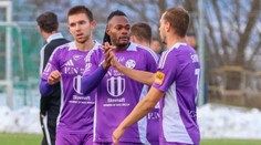 VIDEO: Jeden ako hviezda Arsenalu, druhý oslavoval saltami. Posilnené Komárno sa bavilo, Ružu prevýšilo o triedu