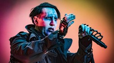 Marilyn Manson je v nemocnici. Na koncerte ho privalila obrovská rekvizita