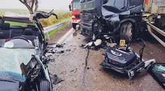 Nehoda na Horehroní paralyzovala dopravu. Hrôzostrašné zábery po zrážke auta s kamiónom