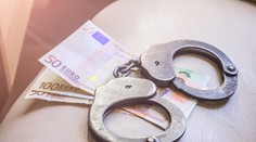 Profesor za úplatok vybavil študentovi skúšku. Trestu sa obaja nevyhnú