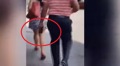 Muž pchal mobil ženám pod sukne. Prichytili ho priamo pri čine