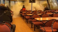 Búrka na Labe ochromila lodnú dopravu. Trajekt s cestujúcimi nečakane zaplavila obrovská vlna