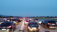 Dopravné peklo, hovorí fanúšik Rammsteinu. Krátky úsek prechádzali päť hodín, spálili 18 litrov nafty