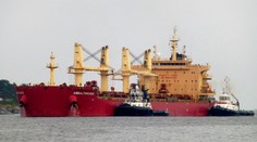 Pri pobreží Jemenu poškodil výbuch nákladnú loď, podozriví sú húsíovia