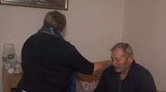 Dôchodcovia, ktorí opatrujú blízkych, už nebudú dostávať nižší príspevok oproti ostatným. Odmena sa dorovná