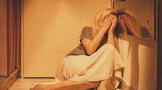 Mužovi hrozilo obvinenie z týrania manželky. Neuveríte, čo spravil, aby sa vyhol trestu