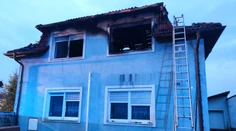 Tragická noc pri Senci: V rodinnom dome vypukol požiar, dve osoby prišli o život