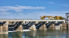 Pri výbuchu v elektrárni na rieke Tisa sa zranilo osem ľudí, štyria ťažko