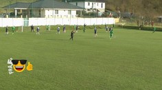 Frajer na záver: Za také zakončenie by sa nehanbili ani najväčšie hviezdy. Hráč Uhrovca sa predviedol krásnou strelou