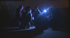 S čelovkami zdolávali náročnú trasu, aby sa modlili. Extrémna krížová cesta naberá na popularite