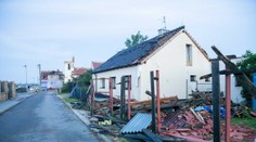 Po tornáde musia zbúrať až 61 domov