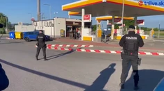 Bizarný prípad v Trenčíne. Muž maskovaný poľovníckou sieťkou strieľal na benzínke