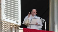 Pápež František sa dal zaočkovať treťou dávkou vakcíny proti koronavírusu