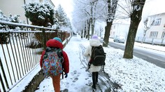 Poľadovica aj výdatné sneženie, meteorológovia vydali výstrahy