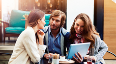 Banková pobočka nemusí byť úrad. Moderný prístup prináša neformálnosť