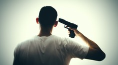 Žart s tragickým koncom. Tínedžer sa omylom zastrelil pri natáčaní videa na sociálnu sieť