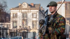 Belgicko nasadilo po protiteroristických raziách do ulíc 300 vojakov