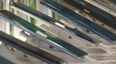 Ľudia si zvykli meniť mobil po dvoch rokoch. Bude to náročnejšie, ceny idú prudko nahor