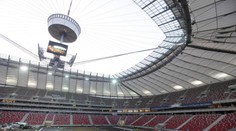 Národný štadión sa v Poľsku mení na poľnú nemocnicu. Zdravotníctvo je pre COVID-19 preťažené