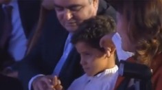 Ronaldo junior urobil niečo nečakané. Otcovi ukázal počas ceremónie prostredník