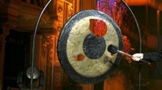 Veľké prekvapenie na Plese v opere. Pozrite, aká osobnosť udrela na gong