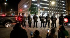 Kauza Floyd: Jeden mŕtvy pri streľbe z vozidla na dav protestujúcich v Detroite