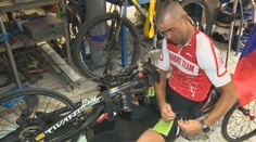 Nevzdal sa! Peter (47) po ťažkom úraze chrbtice vymenil pedále za ruky