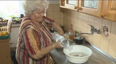 Tristo rodín v Novej Bani musí horúčavy často znášať bez vody. Doplácajú na čoraz teplejšie počasie