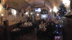 Na polnočnú do baru. Čo si myslíte o takomto zvyku?