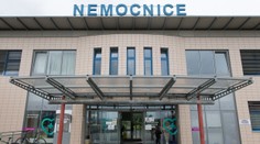 Batoľa zomrelo po konzumácii surovej fazule. Lekár, ktorý mu vypláchol žalúdok, čelí obžalobe