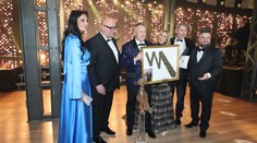 V Brne dražili kravatu Karla Gotta. Kupec by za jej cenu mohol mať byt