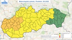 SHMÚ vydal výstrahy pred búrkami a povodňami. Najhoršiu situáciu čaká západ Slovenska